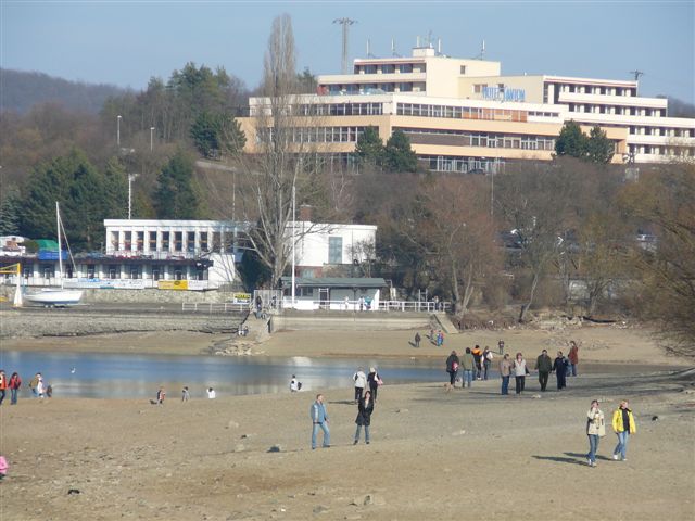 p1000528