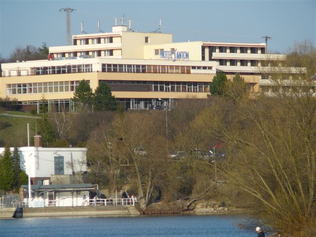 p1000575