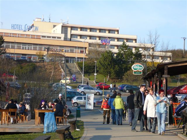 p1000587